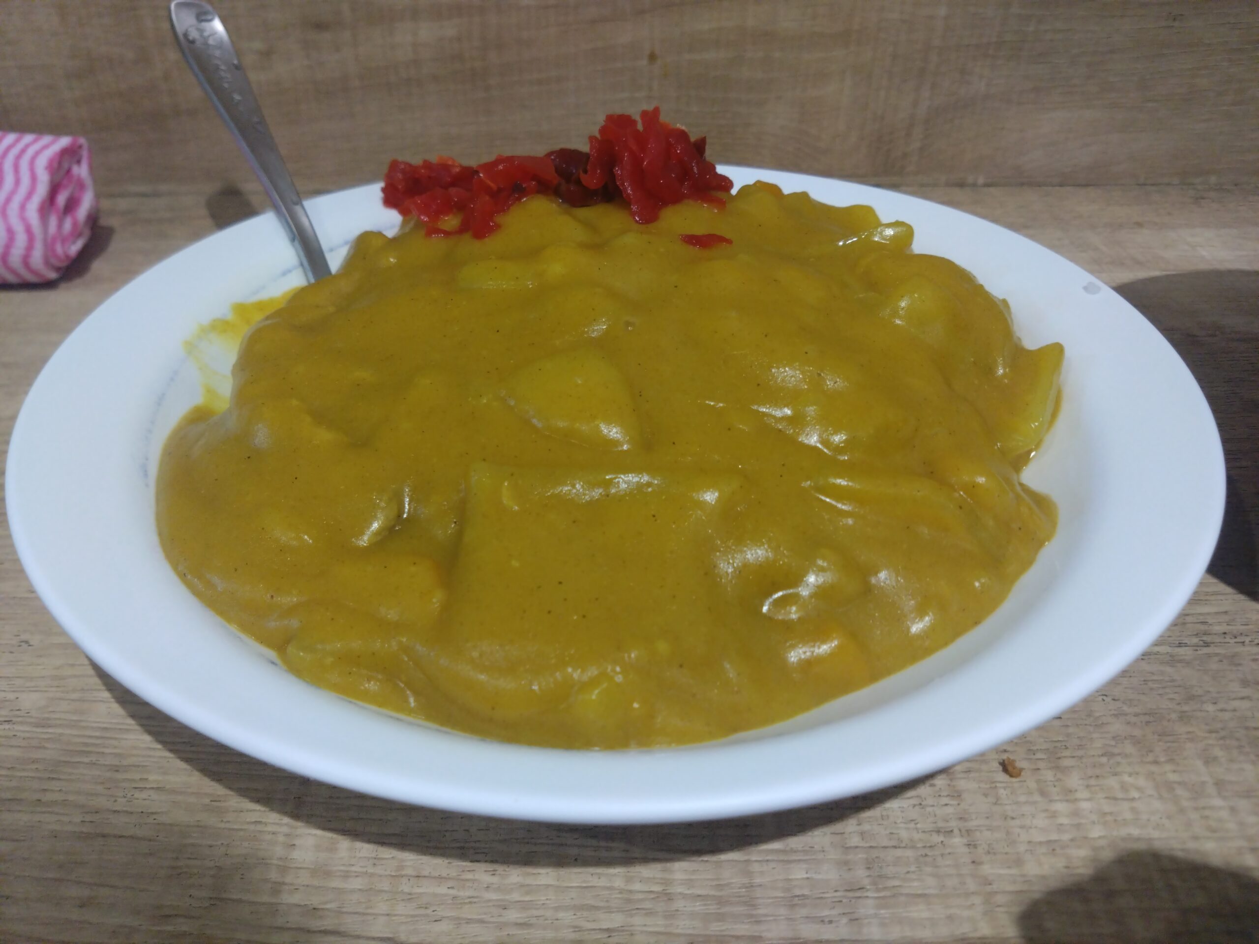 名物・黄色いバスセンターのカレー