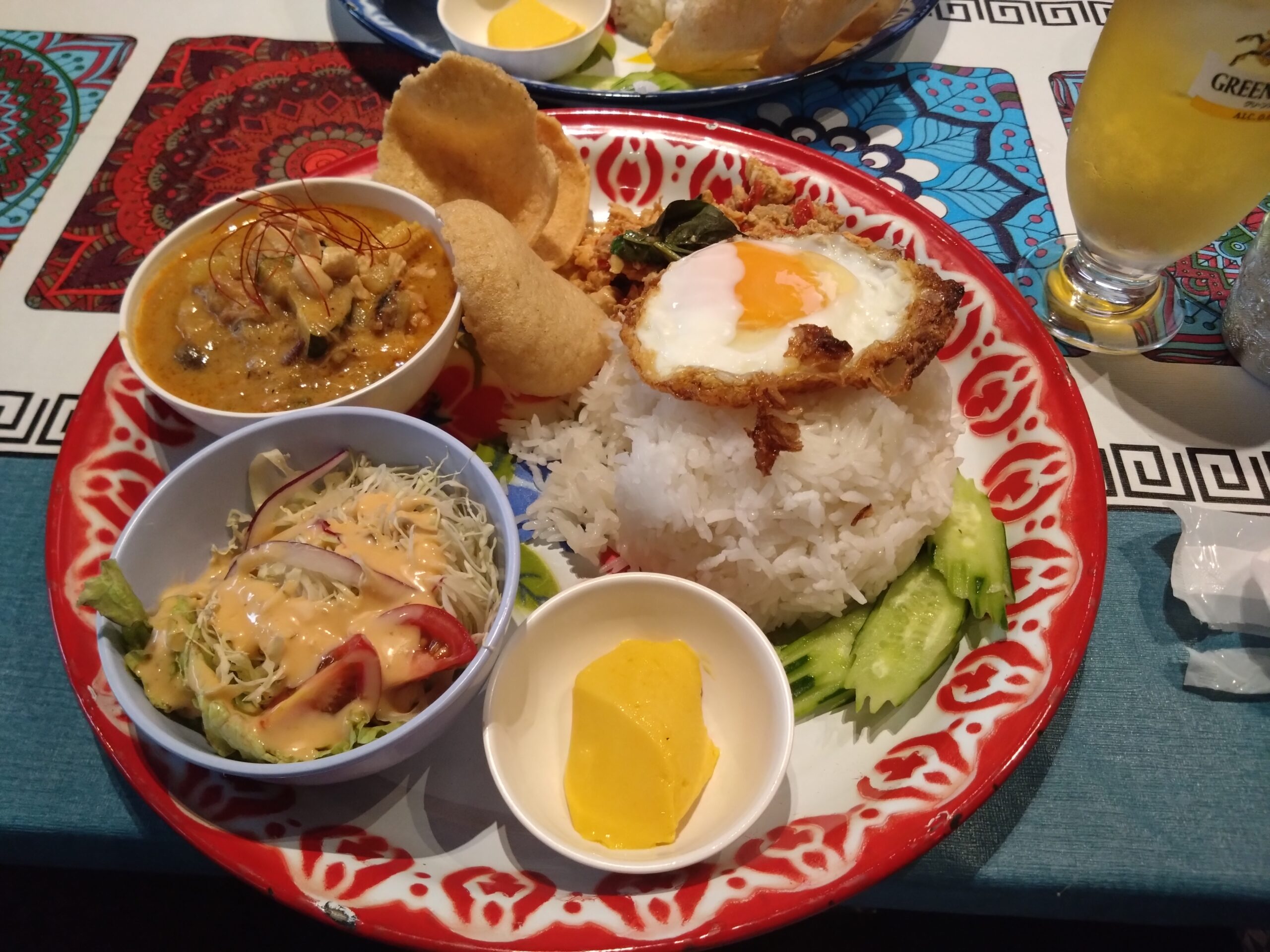 ガパオライスとマッサマンカレー